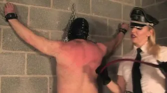 English prodomme flogging her disgusting gimp